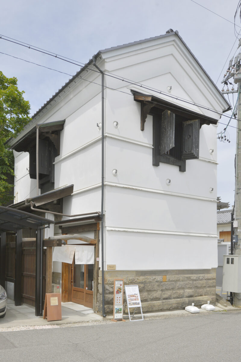 土蔵の佇まいが伝える歴史の重み