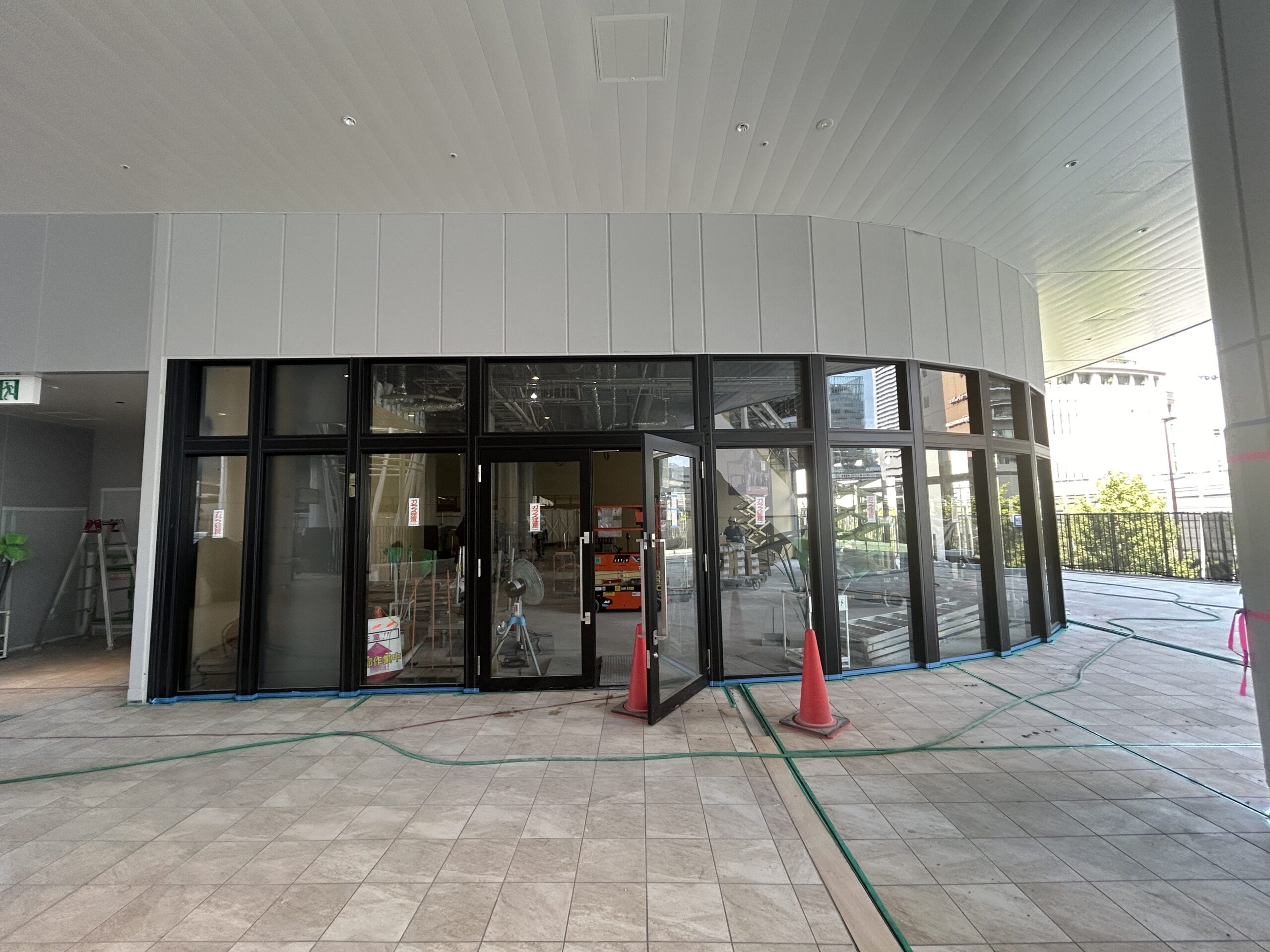 R Baker うめきたグリーンプレイス店のビフォー2