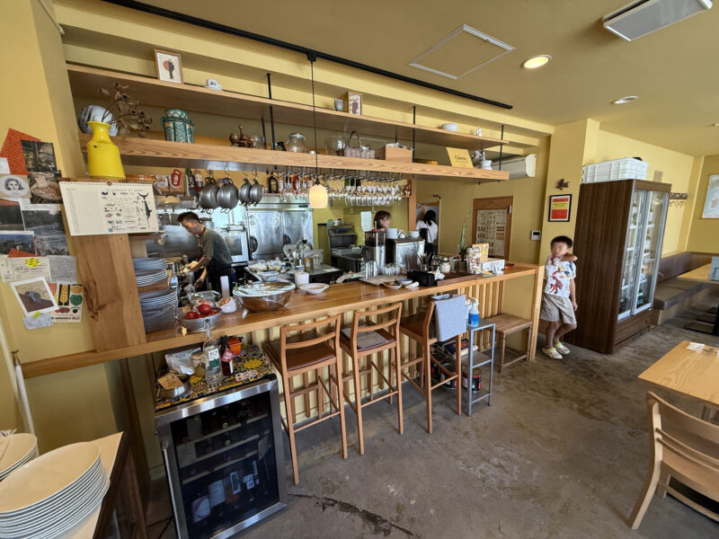 柔らかな色合いの店内