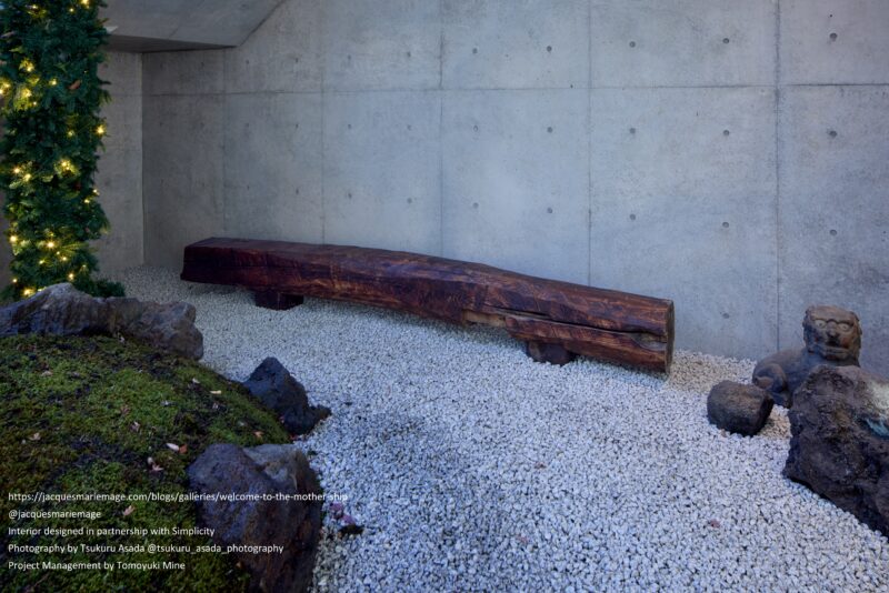 JMM 東京 表参道ギャラリー　古木ベンチ納品6