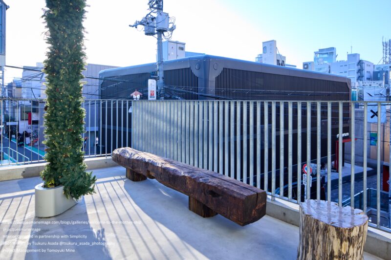 JMM 東京 表参道ギャラリー　古木ベンチ納品5