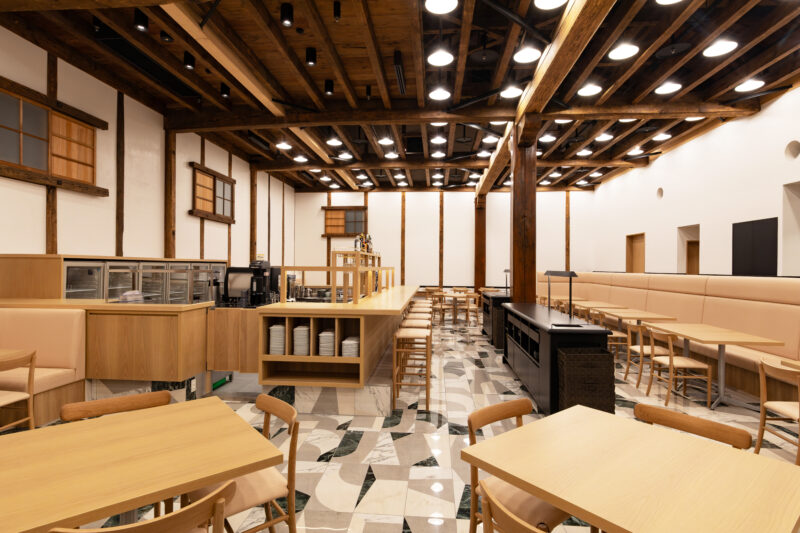 見上げると、そこにあるのは100年もの歴史の重み