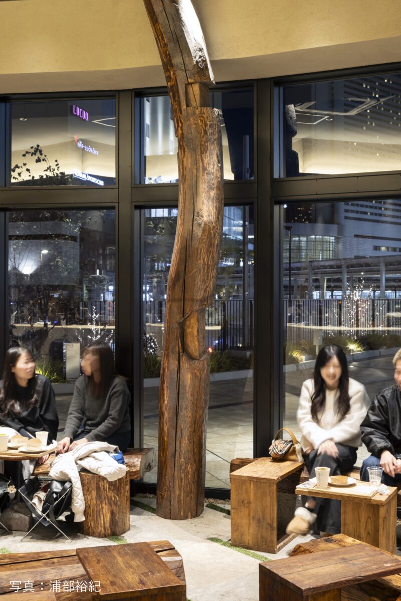 店内3（企業の理念を託された店舗デザイン──「山翠舎　時を重ねた古木をめぐる話」第8回より）